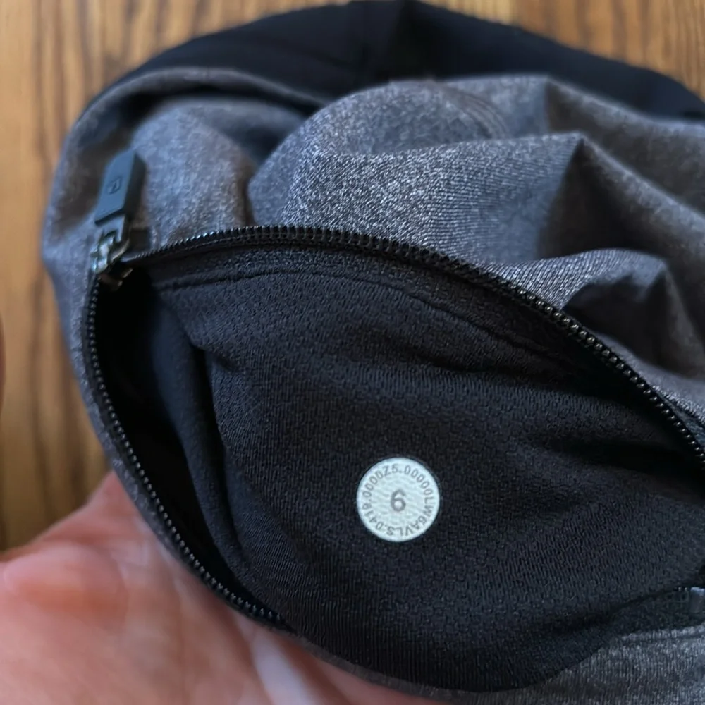 Lululemon grey/black leggings with pockets - Picture 7 of 7